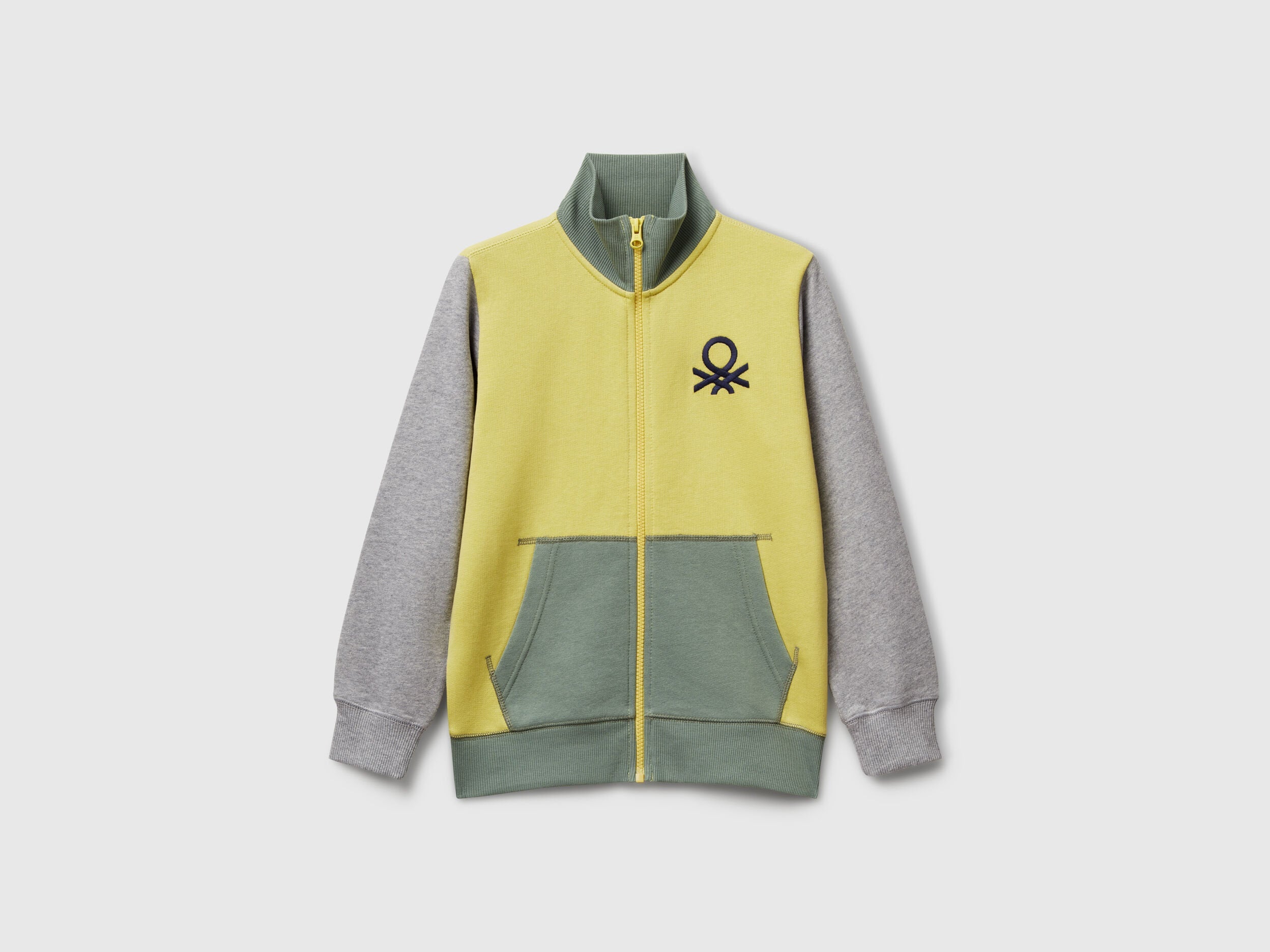 Beneton_Pure Cotton Sweatshirt with Zipper_3J68C501B_919_01