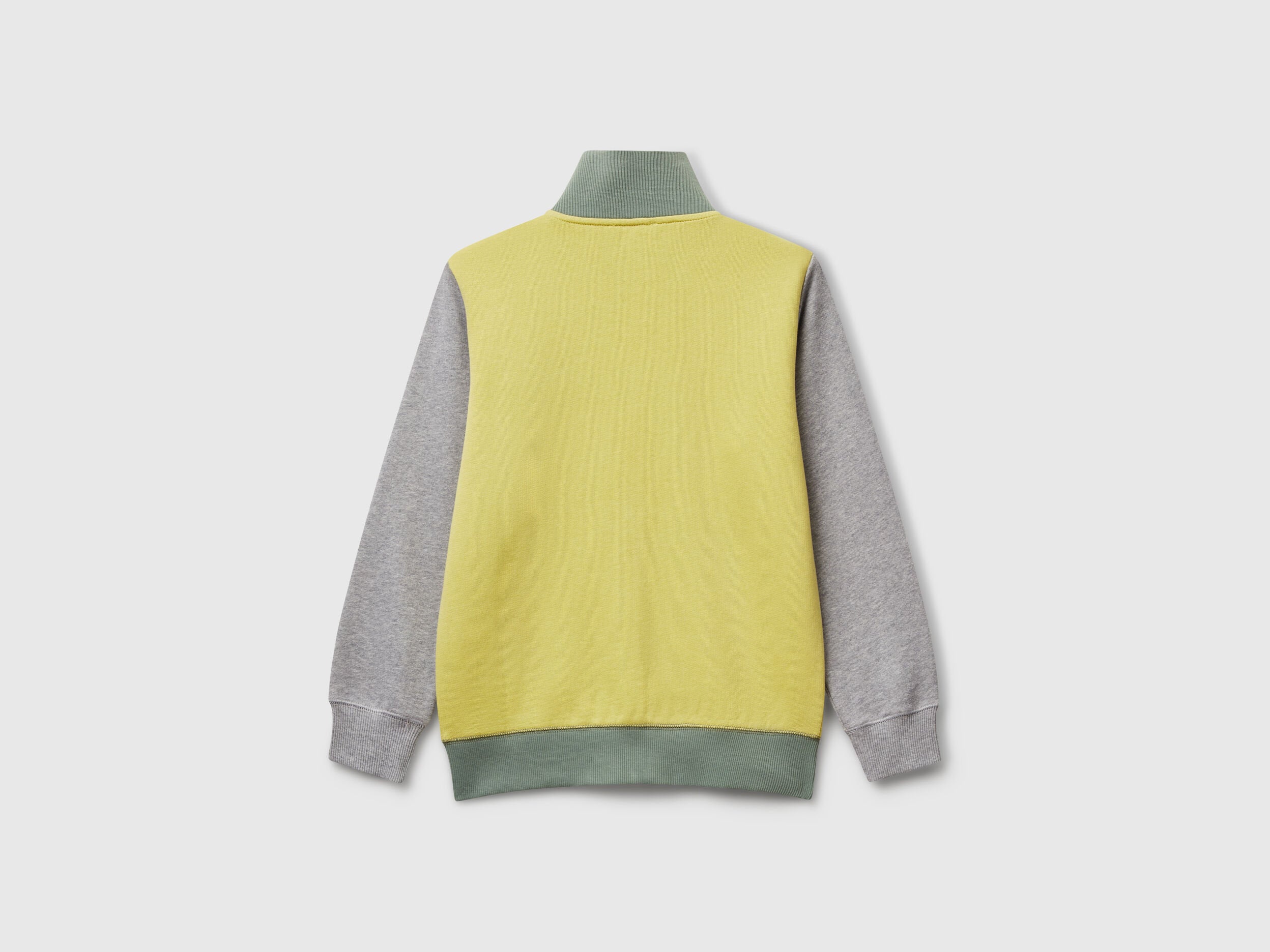 Beneton_Pure Cotton Sweatshirt with Zipper_3J68C501B_919_02