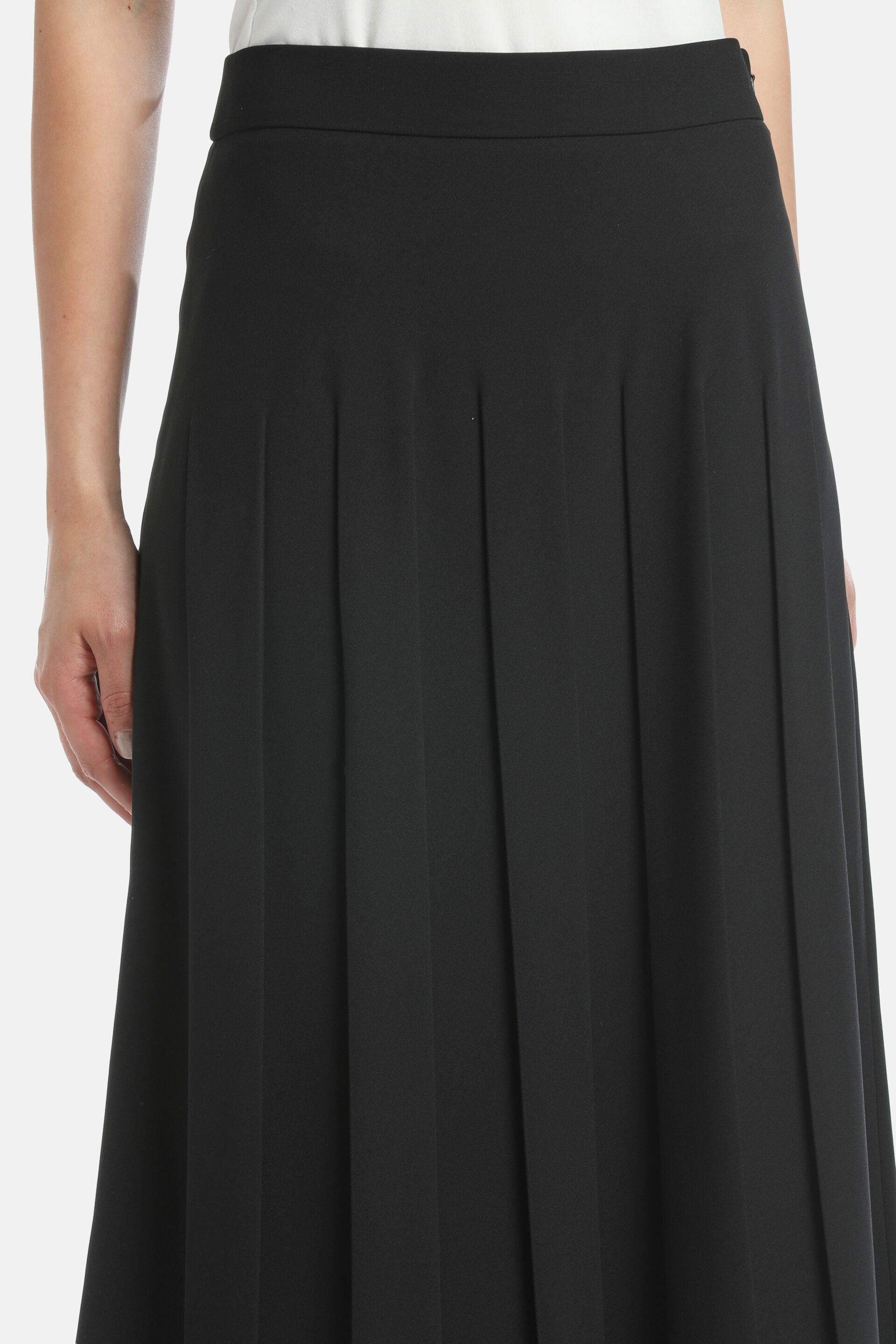 Luisa Spagnoli_Favoloso - Pleated Skirt_FAVOLOSO_0101_04