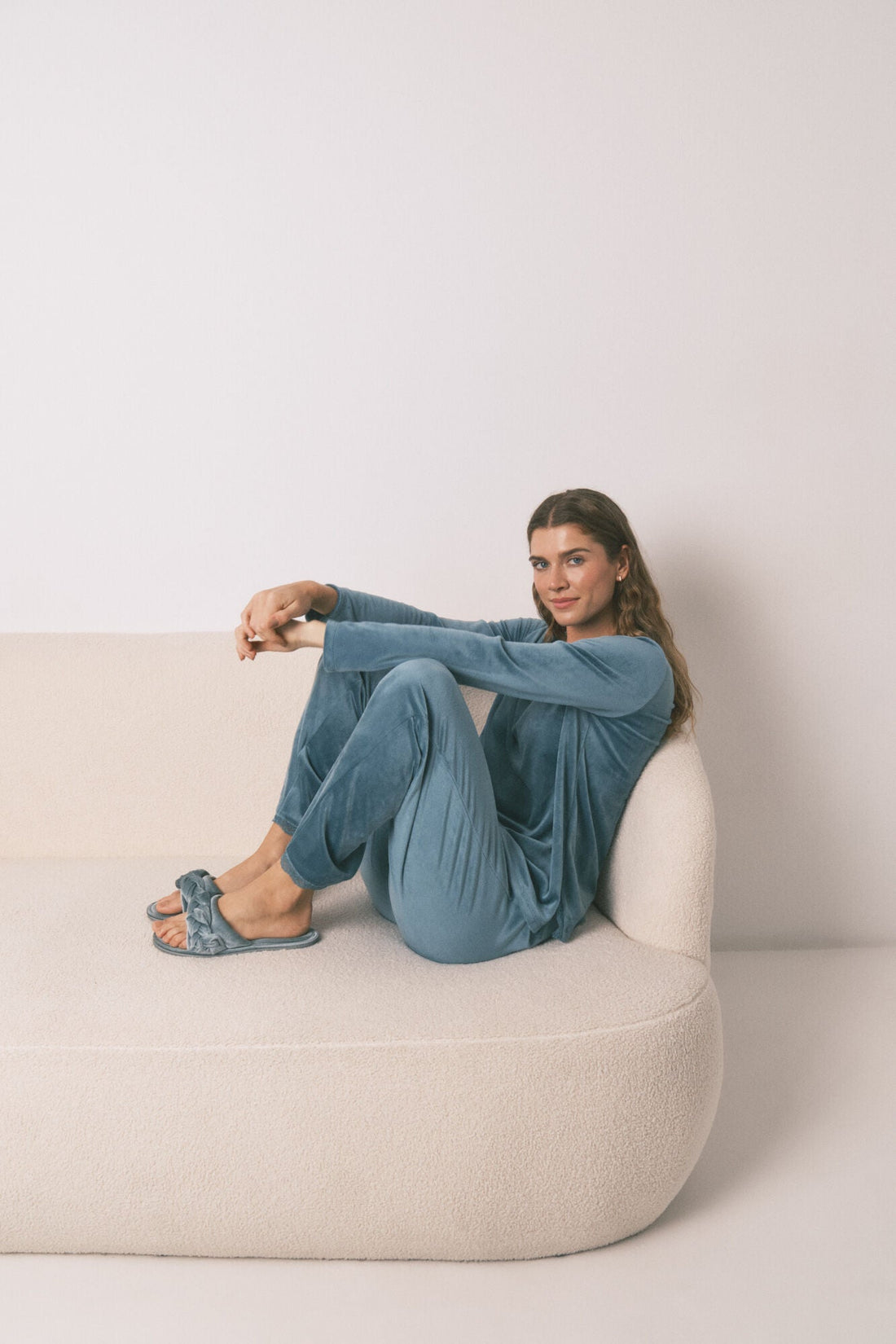 Women Secret_Green_Long Green Velvet Pajamas_3592435_22_01