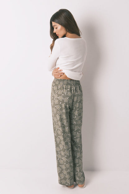 Women Secret_Light Khaki_Long Viscose Trouser with Khaki Flowers_3702259_94_05