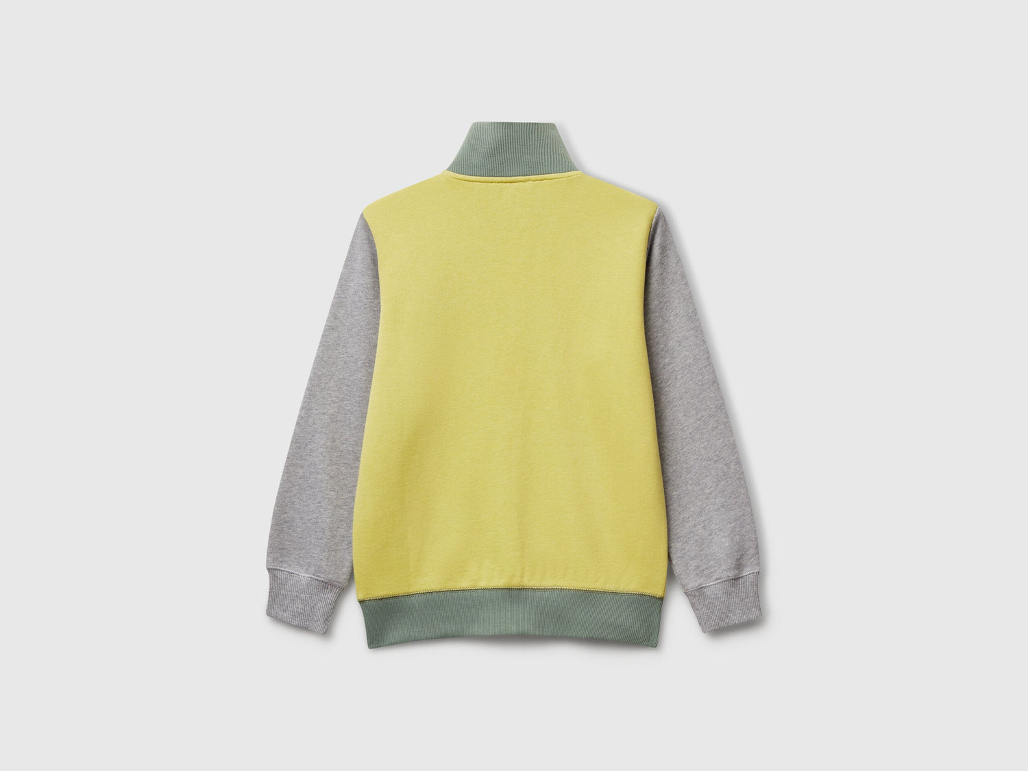 Beneton_Pure Cotton Sweatshirt with Zipper_3J68C501B_919_02