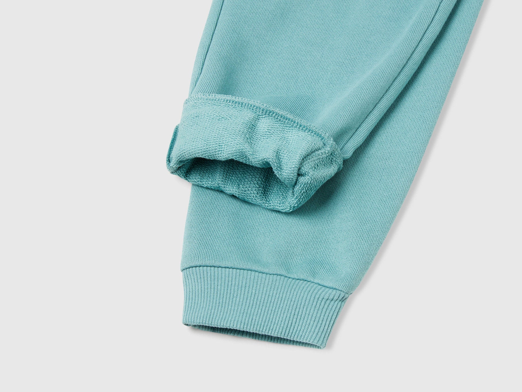 Beneton_Sweatpants with Logo_3J68CF02H_33K_03