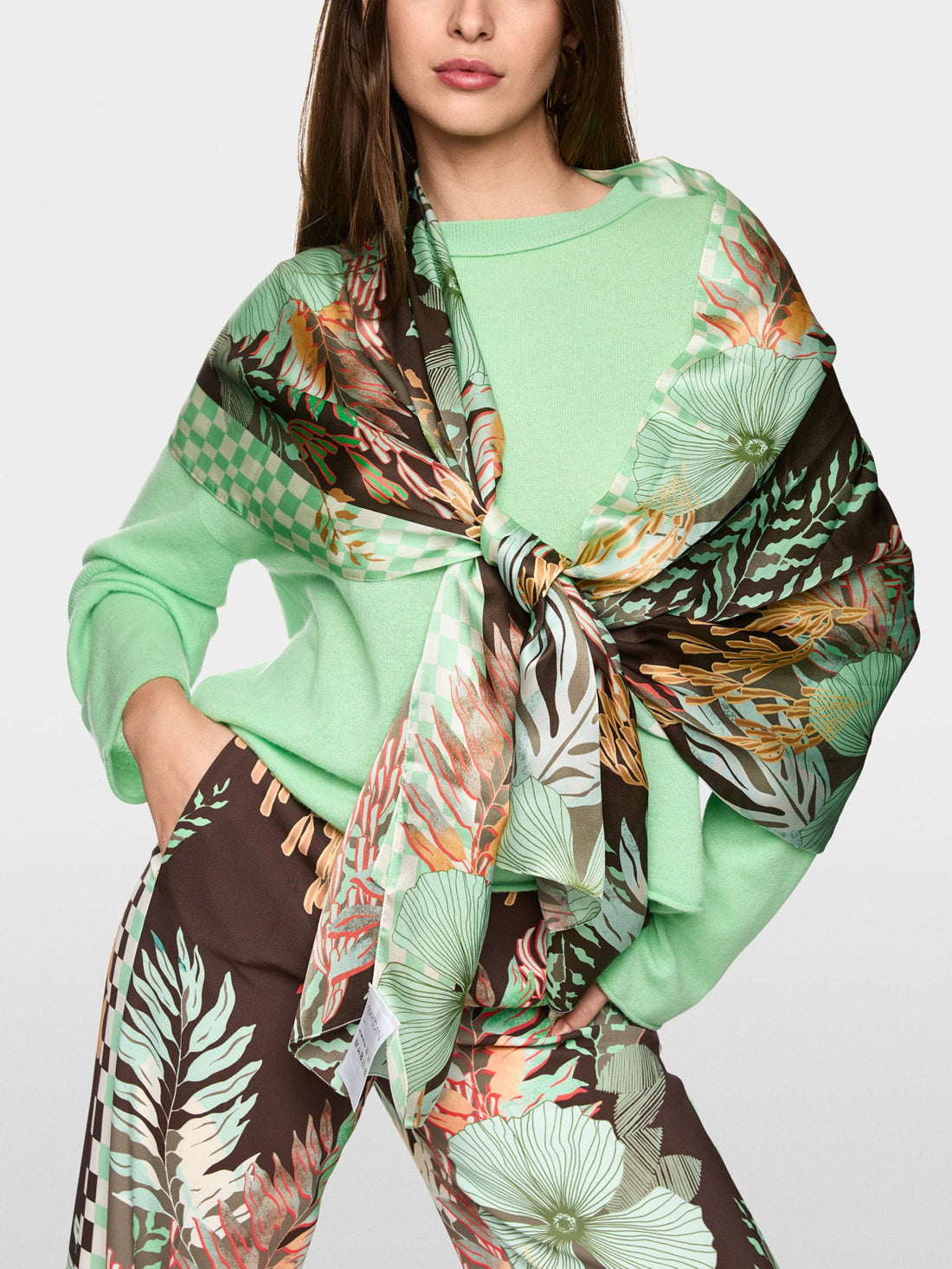 Marc Main_Silk Scarf with Floral Print_ZC B4.15 Z09_699_01